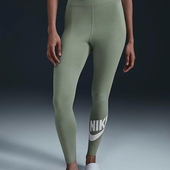 NWT Nike Women's High-Waisted Graphic Leggings, Size Large - Picture 2 of 6